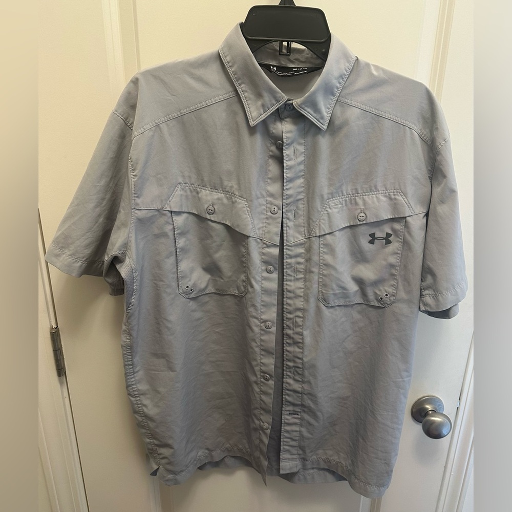 Men’s Under Armour Tide Chaser 2.0 Short Sleeve Loose-Fit Grey Button Shirt- Med